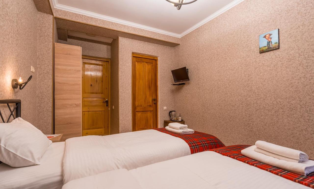 Hotel At Gomi 19 Тбилиси Экстерьер фото