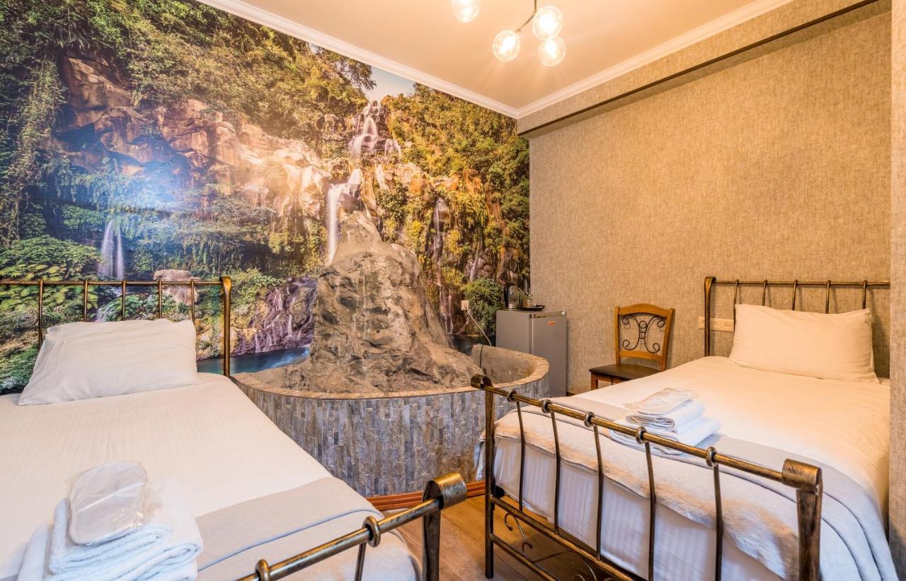 Hotel At Gomi 19 Тбилиси Экстерьер фото