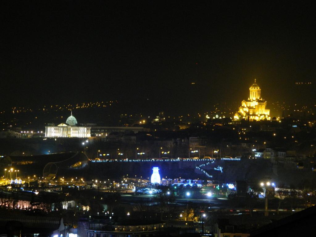 Hotel At Gomi 19 Тбилиси Экстерьер фото